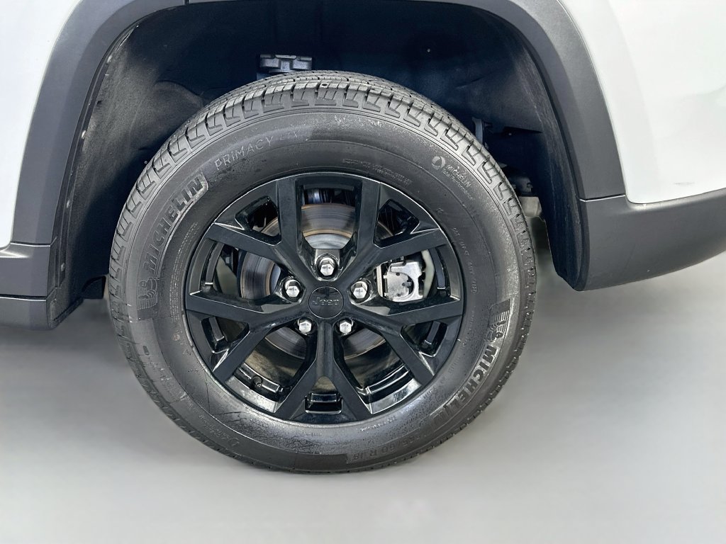 Used 2025 Jeep Grand Cherokee Altitude AWD/4WD image 34