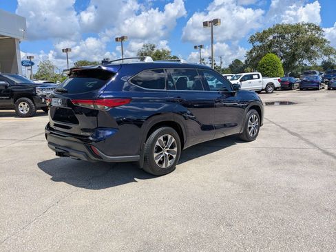 Used 2020 Toyota Highlander XLE AWD/4WD image 4