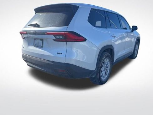 Used 2024 Toyota Grand Highlander XLE image 5