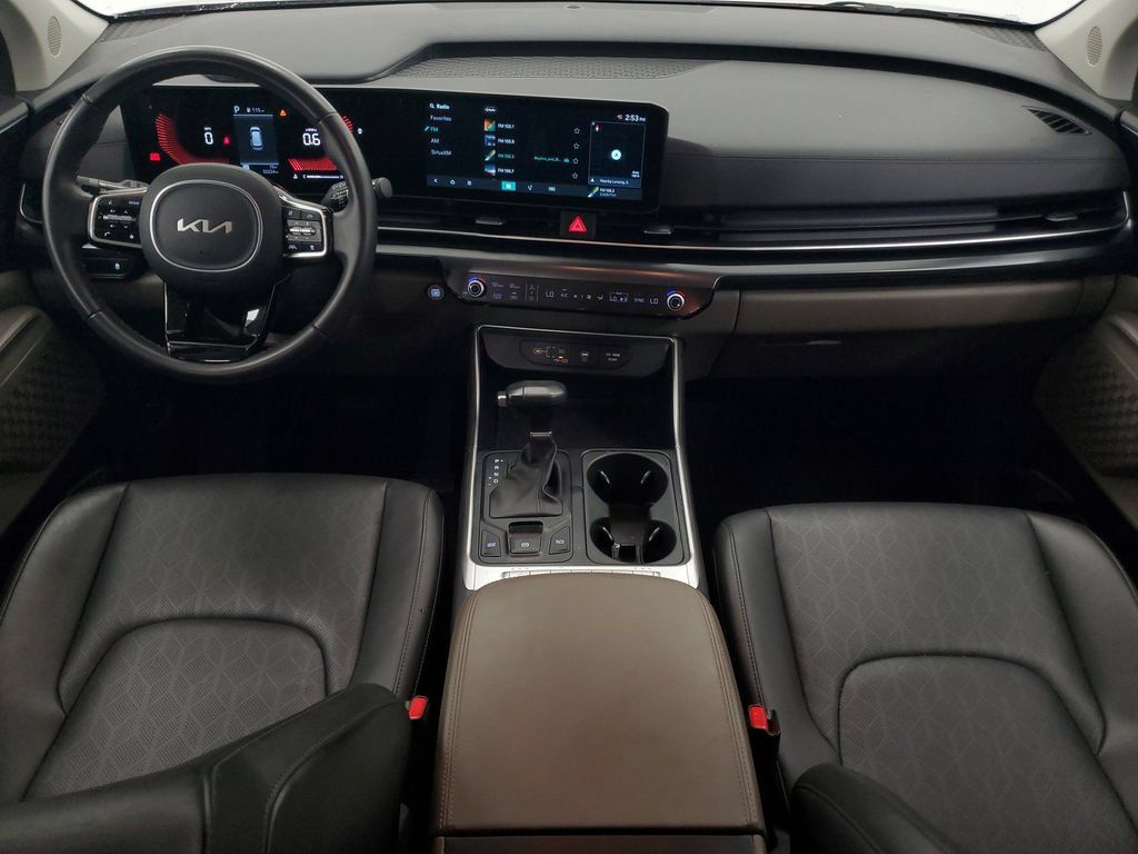 Used 2025 Kia Carnival FWD image 12