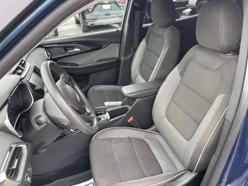 Used 2021 Chevrolet TrailBlazer LT w/ Convenience Package FWD image 11