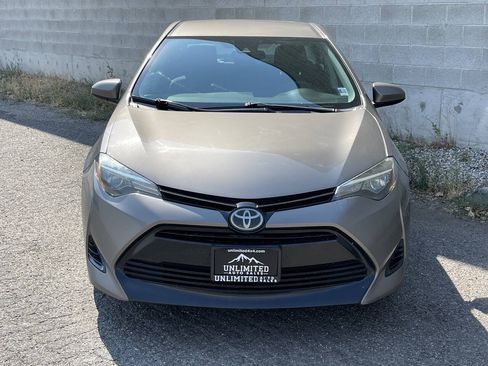 Used 2018 Toyota Corolla LE FWD image 3