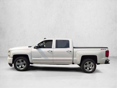 Used 2017 Chevrolet Silverado 1500 LTZ Z71 w/ LTZ Plus Package AWD/4WD image 8
