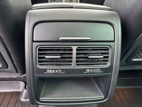 Used 2012 Volkswagen Touareg TDI image 29