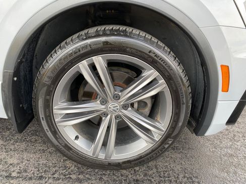 Used 2018 Volkswagen Tiguan SEL w/ R-Line Package image 26