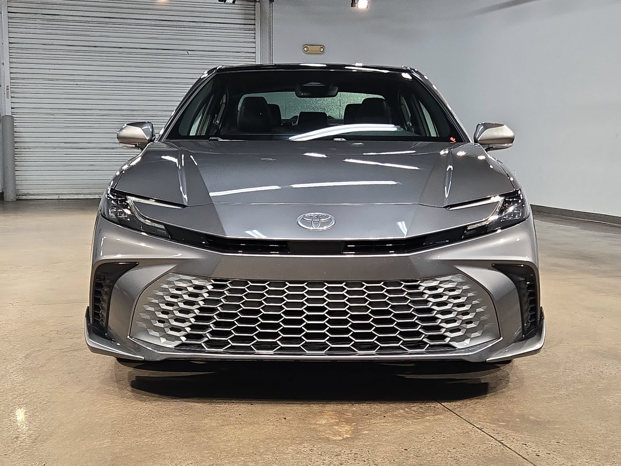 Used 2025 Toyota Camry XSE FWD image 2