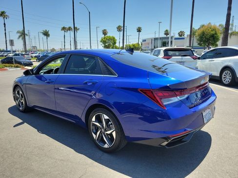 Used 2022 Hyundai Elantra SEL w/ Convenience + Premium Package FWD image 3