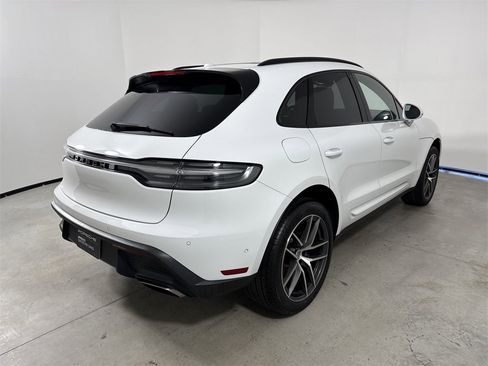 Certified 2025 Porsche Macan image 7