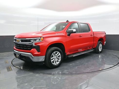 Used 2023 Chevrolet Silverado 1500 LT AWD/4WD image 3