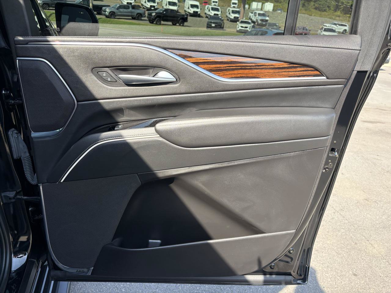 Used 2023 Cadillac Escalade ESV Premium Luxury w/ LPO, Radiant Package AWD/4WD image 23