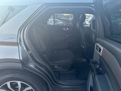 Used 2020 Ford Explorer XLT w/ Comfort Package image 18