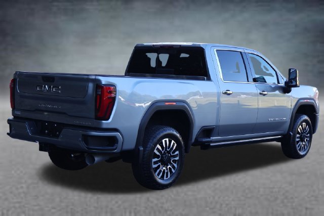 Used 2024 GMC Sierra 2500 Denali Ultimate AWD/4WD image 3