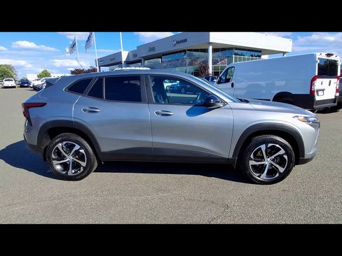 Used 2025 Chevrolet Trax RS w/ Driver Confidence Package FWD image 9