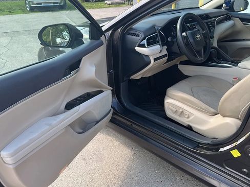 Used 2018 Toyota Camry LE FWD image 9