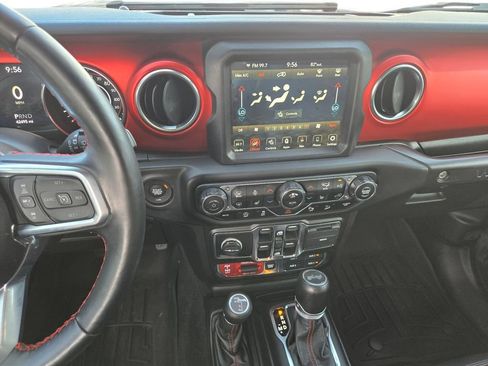 Used 2020 Jeep Wrangler Unlimited Rubicon w/ Dual Top Group AWD/4WD image 21