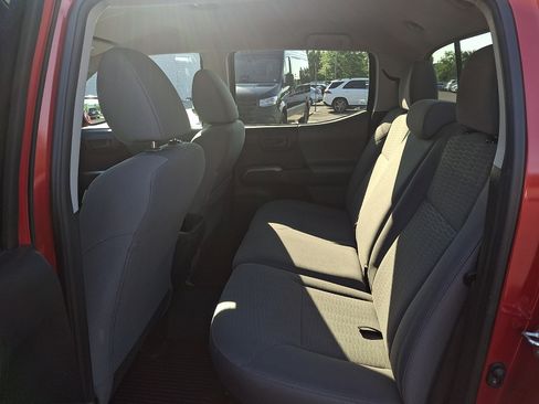 Used 2019 Toyota Tacoma SR5 AWD/4WD image 10
