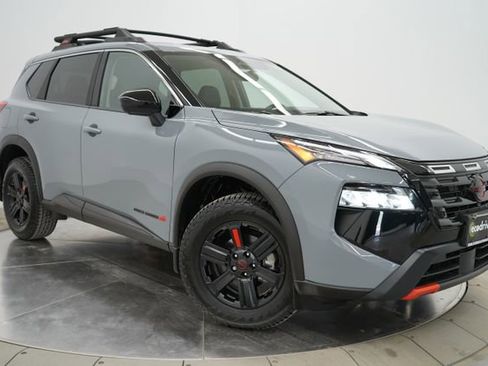Used 2025 Nissan Rogue SV AWD/4WD image 3