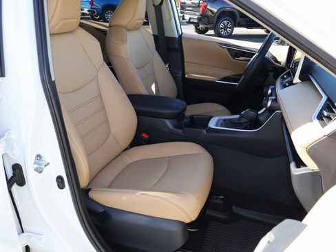 Certified 2025 Toyota RAV4 XLE Premium image 20