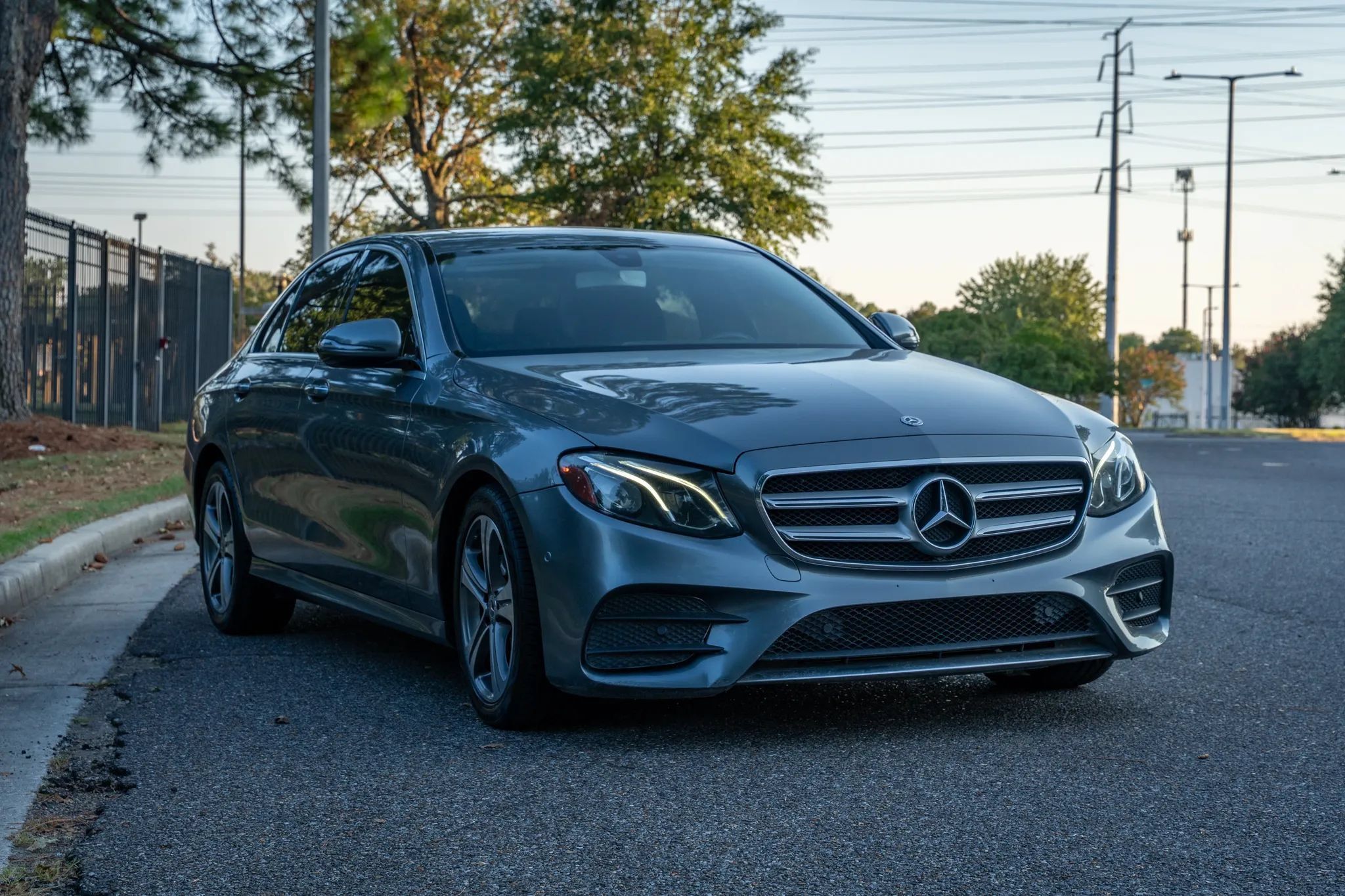 Used 2018 Mercedes-Benz E 300 4MATIC image 3