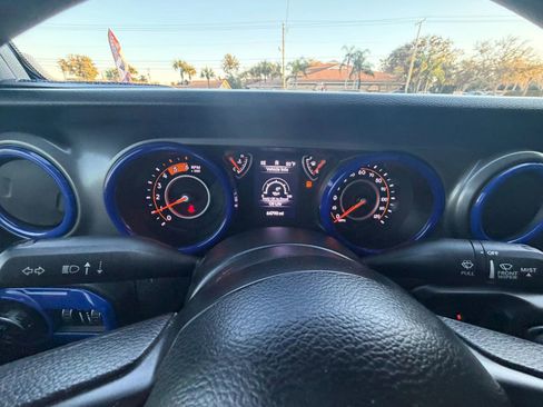 Used 2022 Jeep Gladiator Sport AWD/4WD image 16