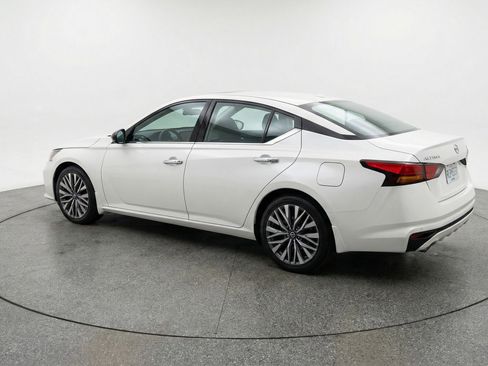 Used 2025 Nissan Altima 2.5 SV image 6