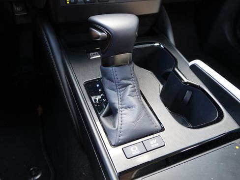 Used 2025 Lexus ES 300h w/ Premium Package FWD image 28