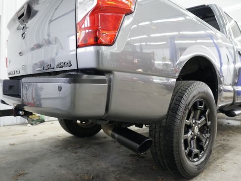 Used 2018 Nissan Titan SL w/ Midnight Edition image 16