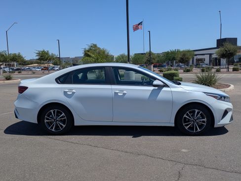 Certified 2024 Kia Forte LXS FWD image 6