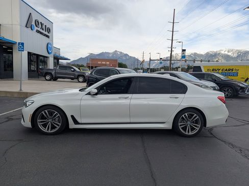 Used 2019 BMW 740i w/ M Sport Package RWD image 8