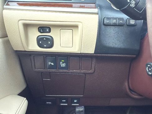 Used 2016 Lexus ES 350 w/ Premium Package w/Wood Trim FWD image 10