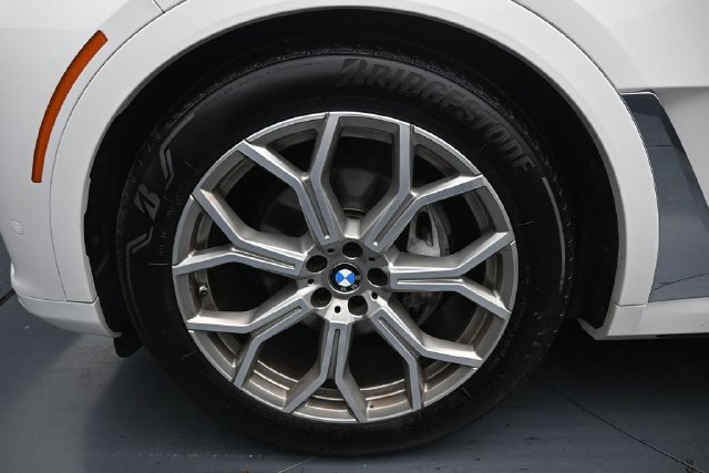 Used 2021 BMW X7 xDrive40i w/ Parking Assistance Package AWD/4WD image 11