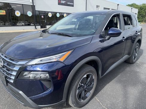 Used 2025 Nissan Rogue SV FWD image 1