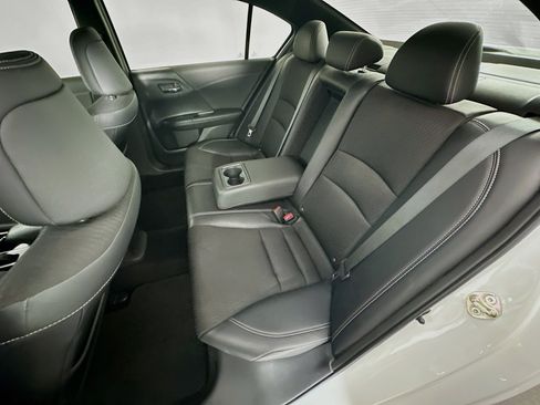 Used 2017 Honda Accord Sport image 25