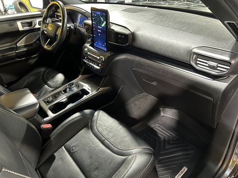Used 2020 Ford Explorer ST w/ ST Street Pack image 15