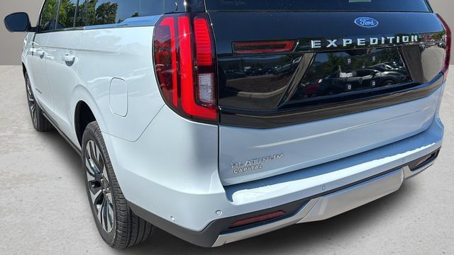 Used 2025 Ford Expedition Platinum w/ Driver's Package AWD/4WD image 38