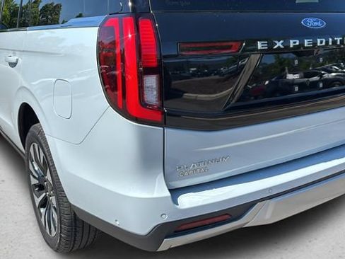 Used 2025 Ford Expedition Platinum w/ Driver's Package AWD/4WD image 38