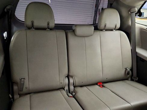 Used 2020 Toyota Sienna XLE Premium AWD/4WD image 24