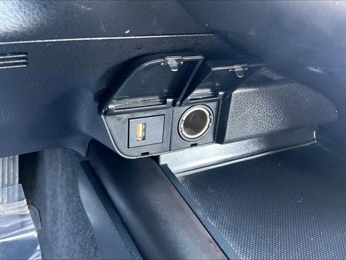 Used 2022 Toyota Camry SE w/ Cold Weather Package image 39