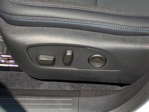 Used 2026 Chevrolet Equinox EV LT image 12