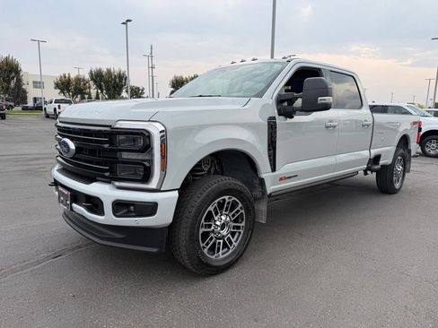 Used 2025 Ford F250 Platinum AWD/4WD image 3