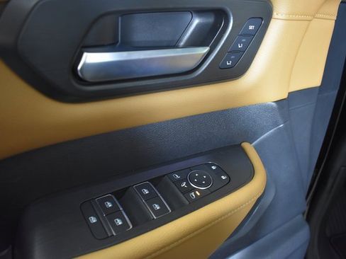 New 2025 Nissan Armada SL w/ Captain's Chari Seat Package image 8