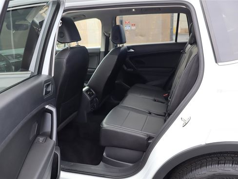 Certified 2021 Volkswagen Tiguan SE w/ Panoramic Sunroof Package image 26