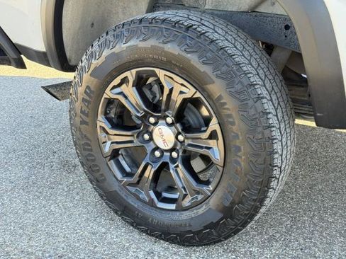 Used 2024 GMC Canyon Elevation w/ Convenience Package image 12