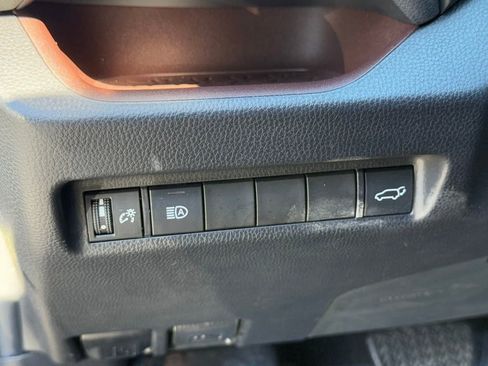 Used 2021 Toyota RAV4 Limited image 17