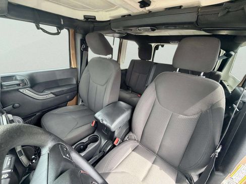 Used 2015 Jeep Wrangler Unlimited Sport image 17