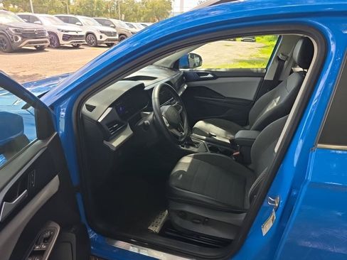 Used 2022 Volkswagen Taos SE w/ Panoramic Sunroof Package FWD image 8