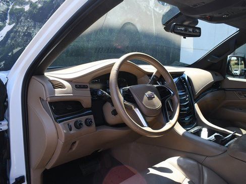 Used 2018 Cadillac Escalade Platinum AWD/4WD image 14