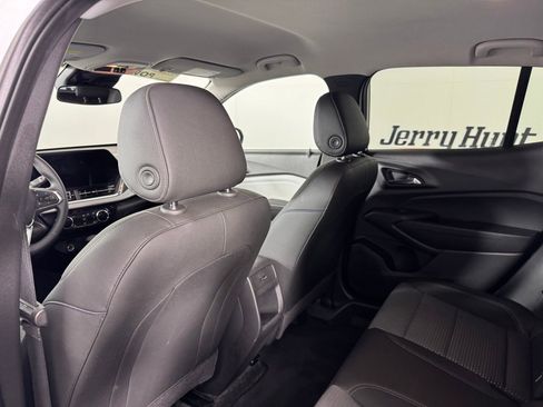 Used 2025 Chevrolet Trax LT w/ LT Convenience Package FWD image 29