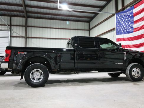 Used 2017 Ford F350 Lariat w/ Lariat Ultimate Package image 13