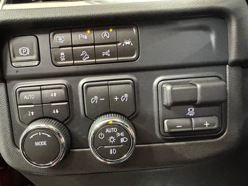 New 2025 Chevrolet Suburban Premier w/ Sun And Tow Package image 23